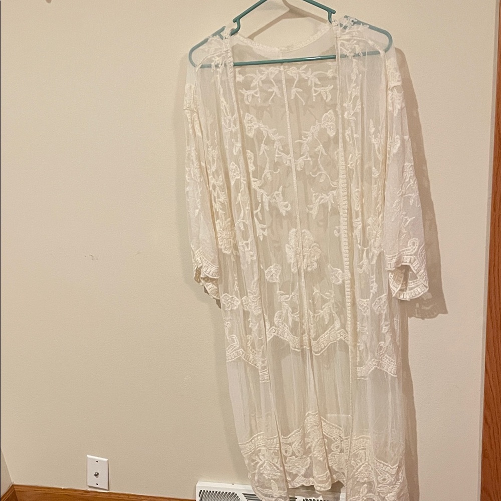 Elegant Cream Lace Kimono Robe